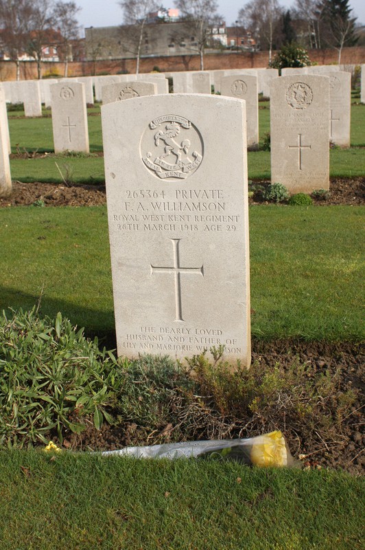 Headstone of Private F.A. Williamson, Faubourg-DAmiens Cemetery, Arras, France