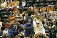 10-10, 4:23 1st - Lindsey sees Seimone Augustus breaking to the hoop