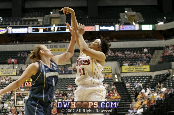 Tamika Whitmore and everybody else were cold in the 2nd quarter, which the Fever "won" 12-9 - it remained 28-19 for several minutes of play