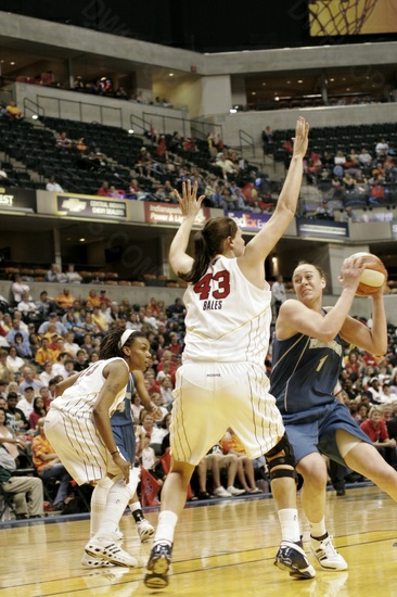 Alison Bales notches her first WNBA block against Kathryn Ress - 1 of 6